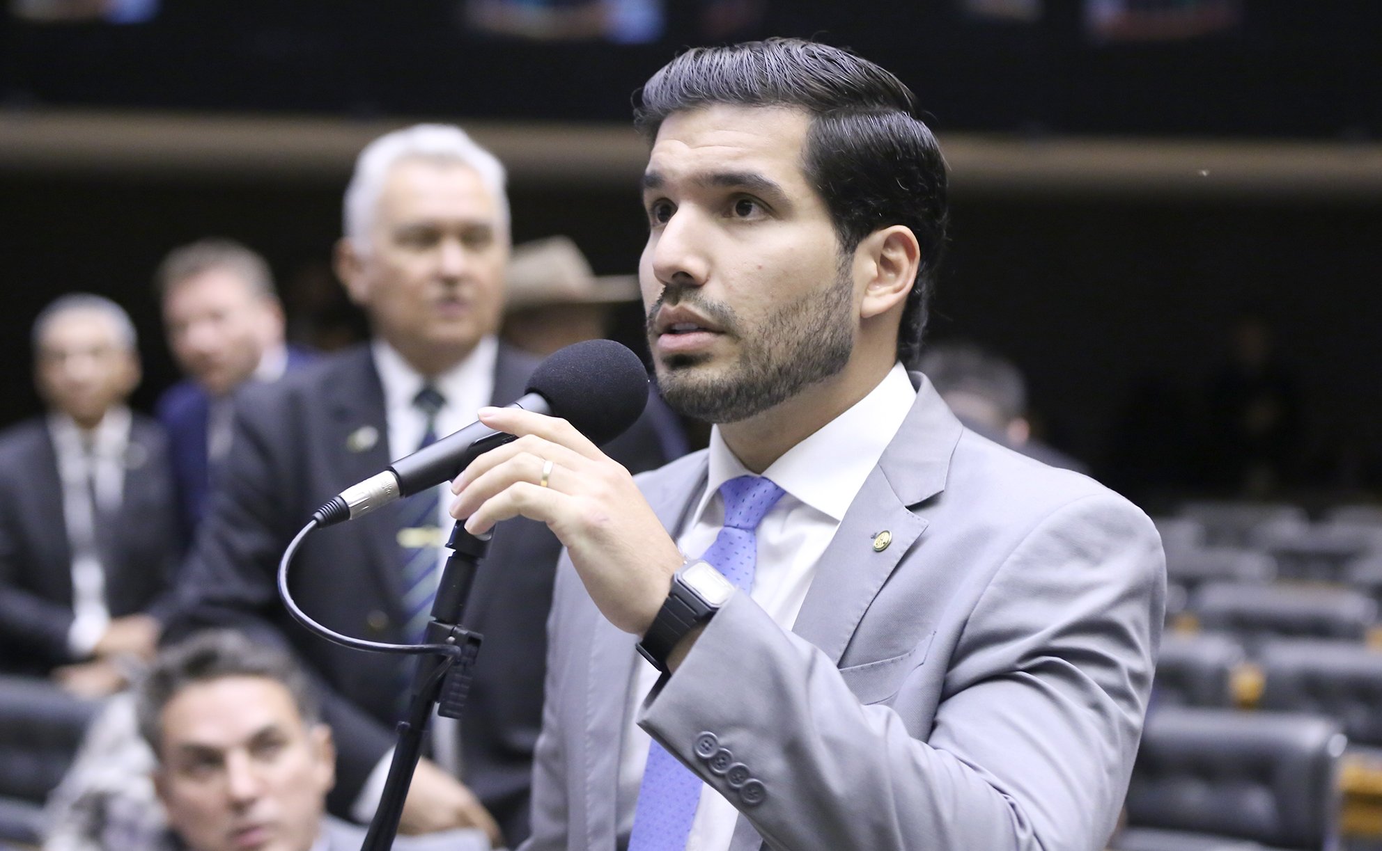 André Fernandes confronta Hugo Motta diante da Câmara dos Deputados: ‘Traição e feito de palhaço’ 2 André Fernandes confronta Hugo Motta diante da Câmara dos Deputados: ‘Traição e feito de palhaço’ 1