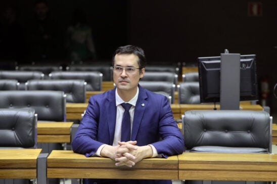Líder nas pesquisas, Deltan tem campanha ao Senado suspensa pelo TSE