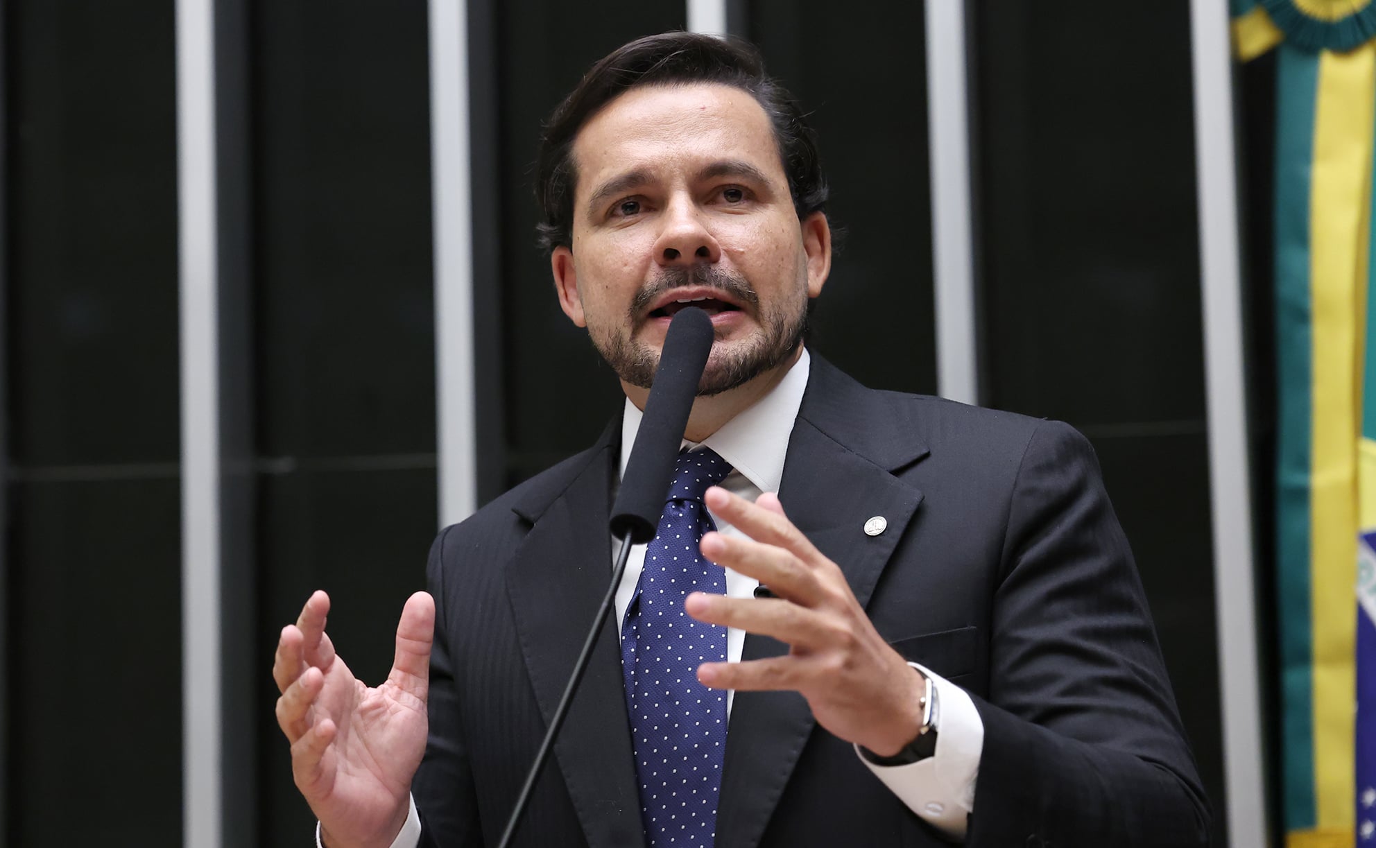 Candidato ao Senado que lidera no Amazonas mira impeachment de ministros do STF